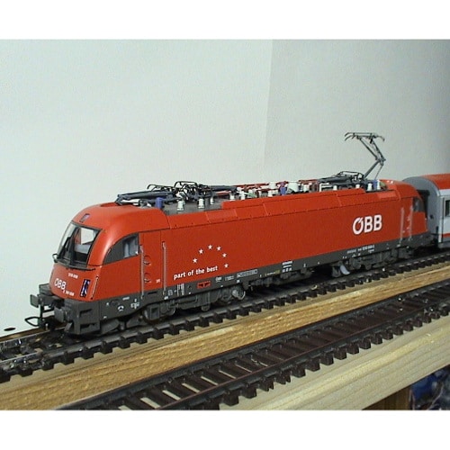 Modellokomotive der ÖBB-Baureihe 1216