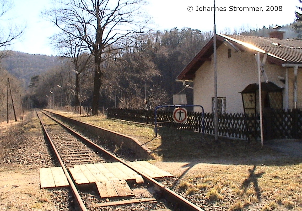Bahnstrecke Weissenbach-Neuhaus - Hainfeld (Leobersdorfer Bahn); Haltestelle Tasshof 2008.