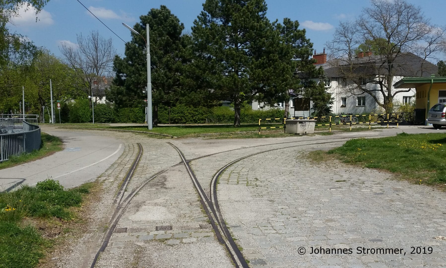 Straßenbahnlinie 360:  Weiche der gut erhaltenen Wendeschleife in Wien Rodaun